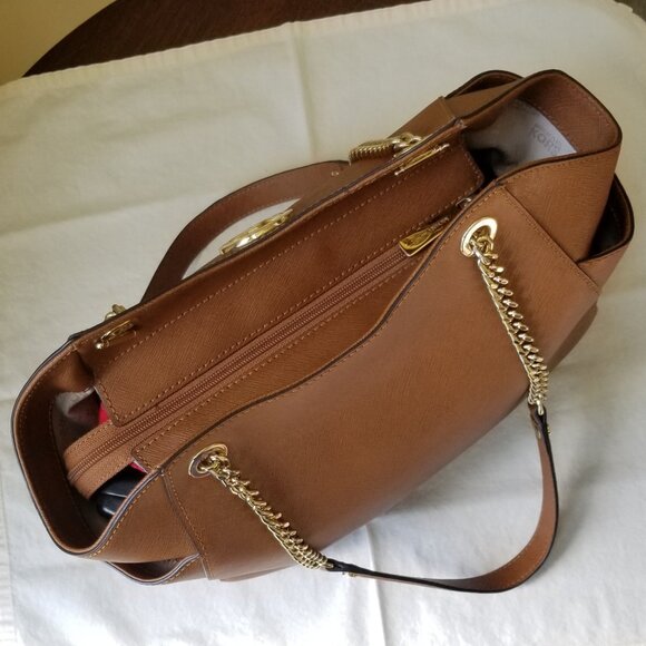 Michael Kors - "Jet Set" Saffiano Leather Shoulder Bag - Picture 5 of 11